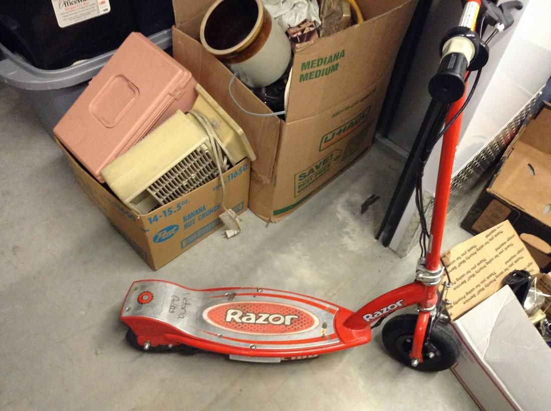 battery powered razor scoter (1 of 1)