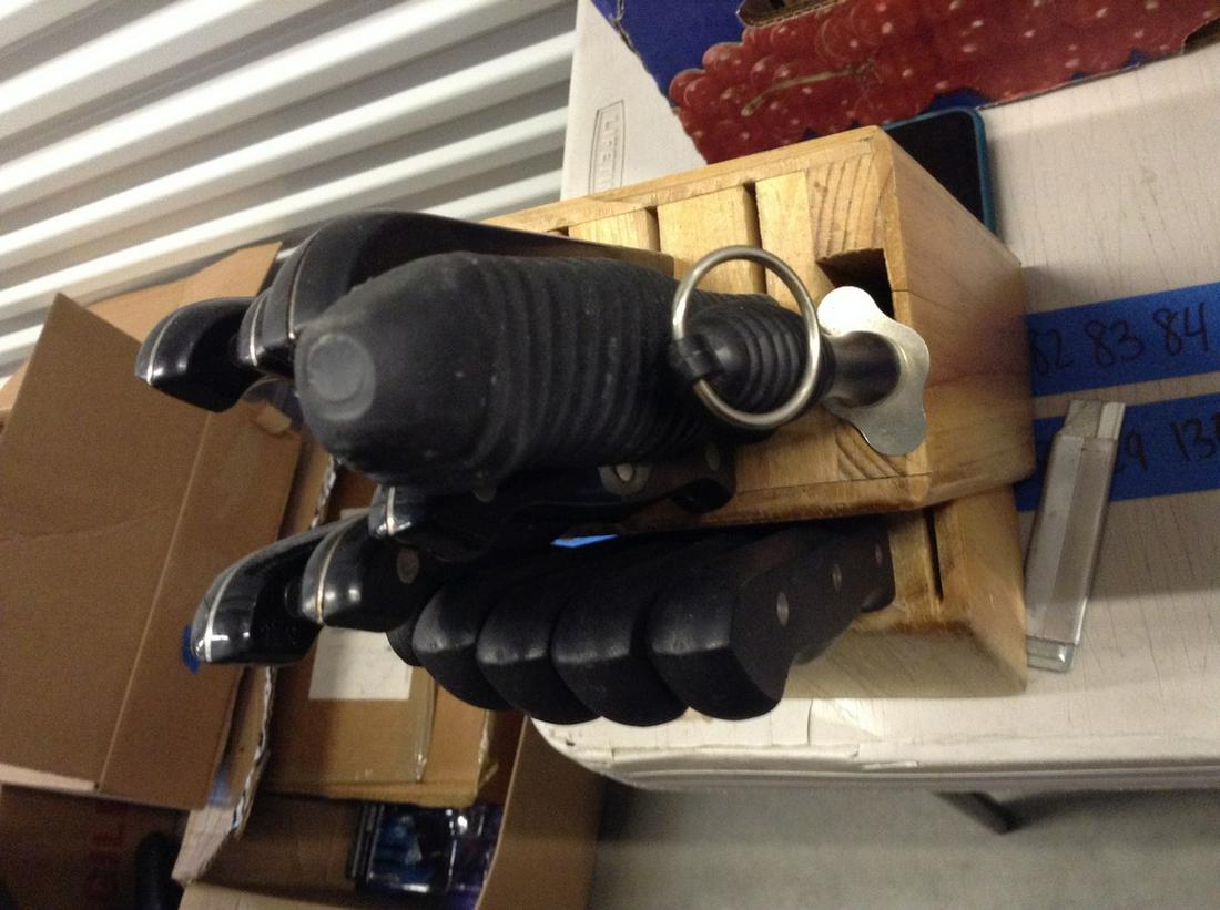 knife set and wooden block (1 of 1)