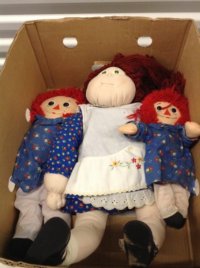 box of raggedy Ann and cabbage patch doll (1 of 1)