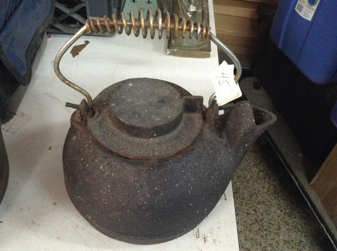 early cast iron coffee pot (1 of 1)