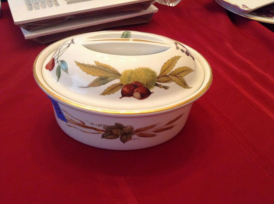 royal Worcester covered casserole dish (1 of 1)