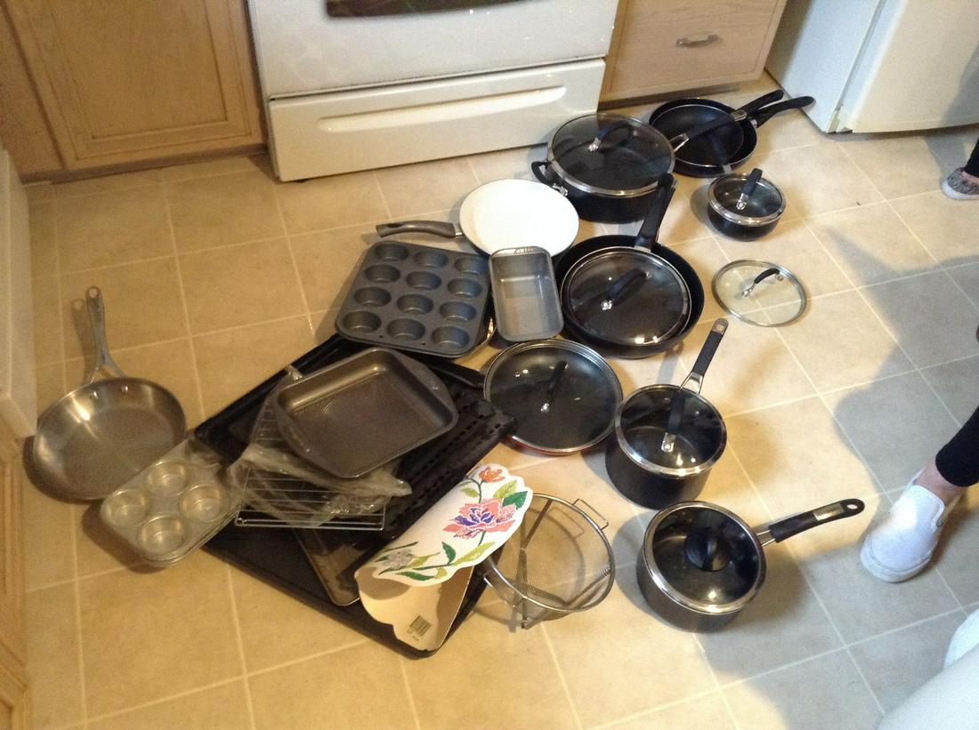 Cuisinart and Circulon large lot of pots and pans (1 of 1)