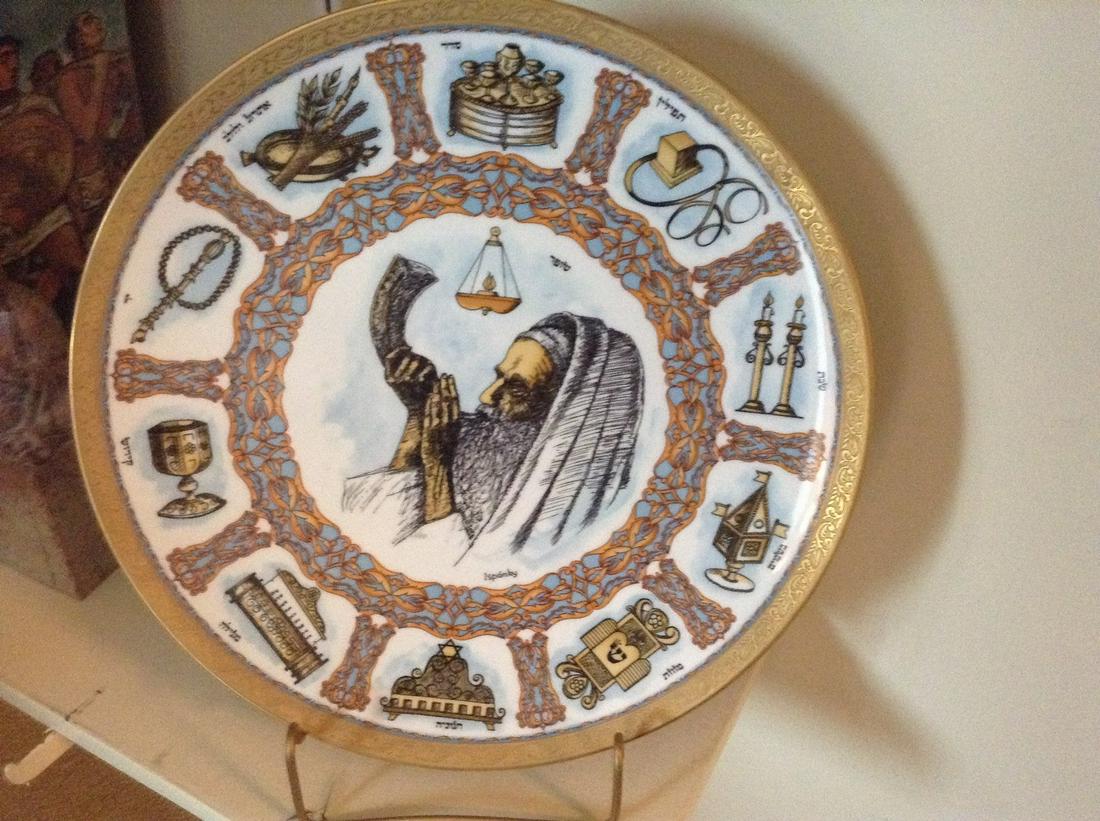 Laszlo Ispanky Goebel plate 12" plate (1 of 1)