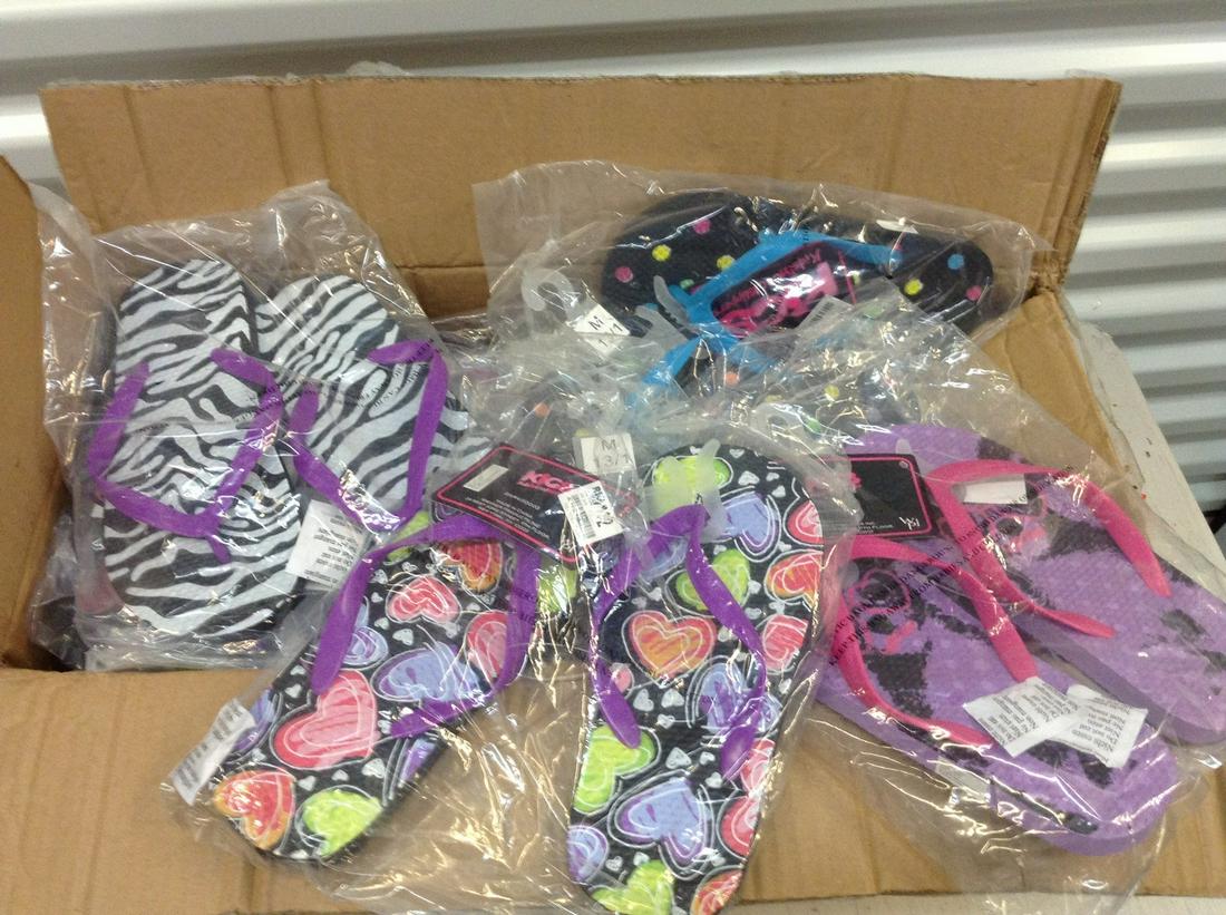various size and system girls flipflops, small mediums: various size and system girls flipflops, small mediums and large 21 pairs (L)