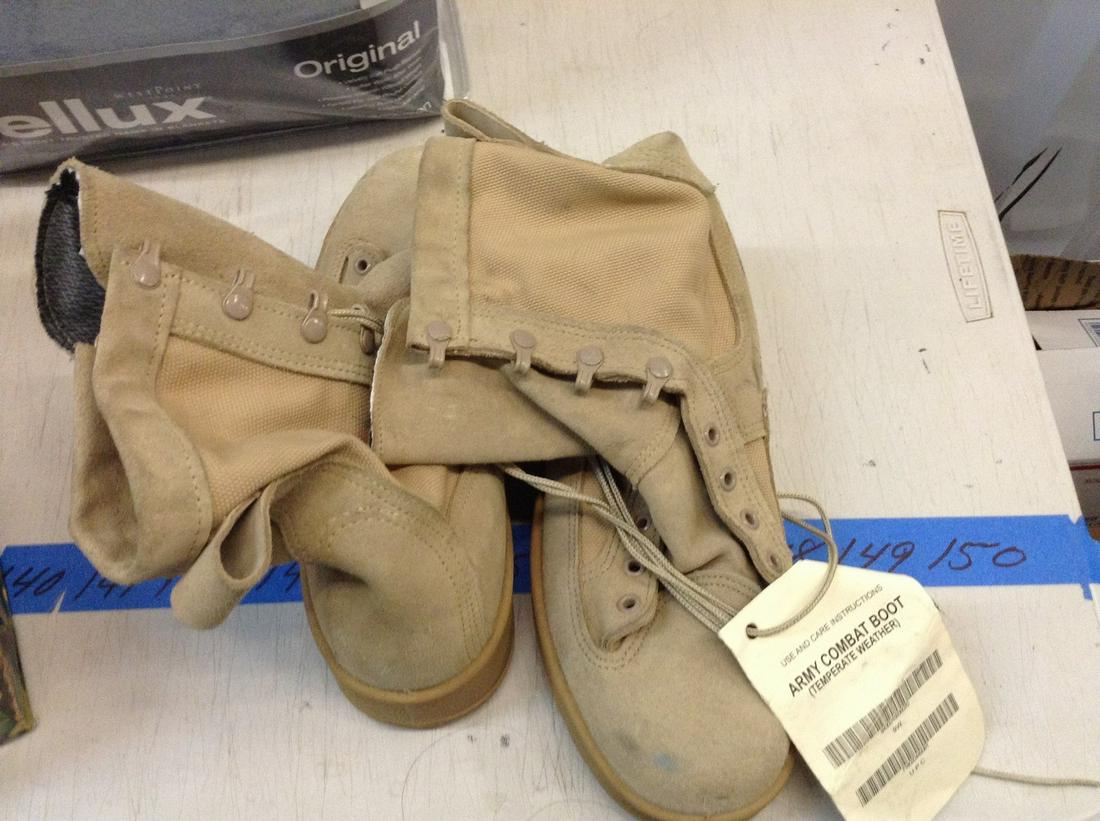 military combat boots new size:9W: military combat boots new size:9W