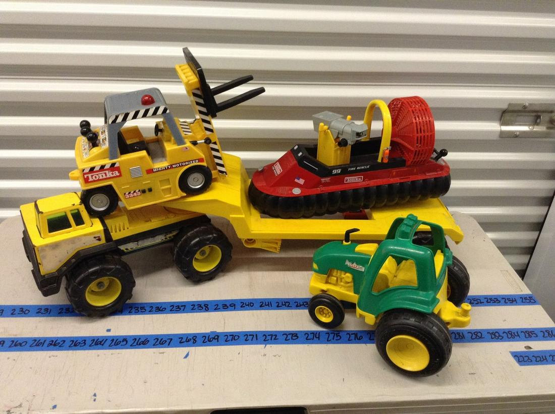 large lot of Tonka toys: large lot of Tonka toys