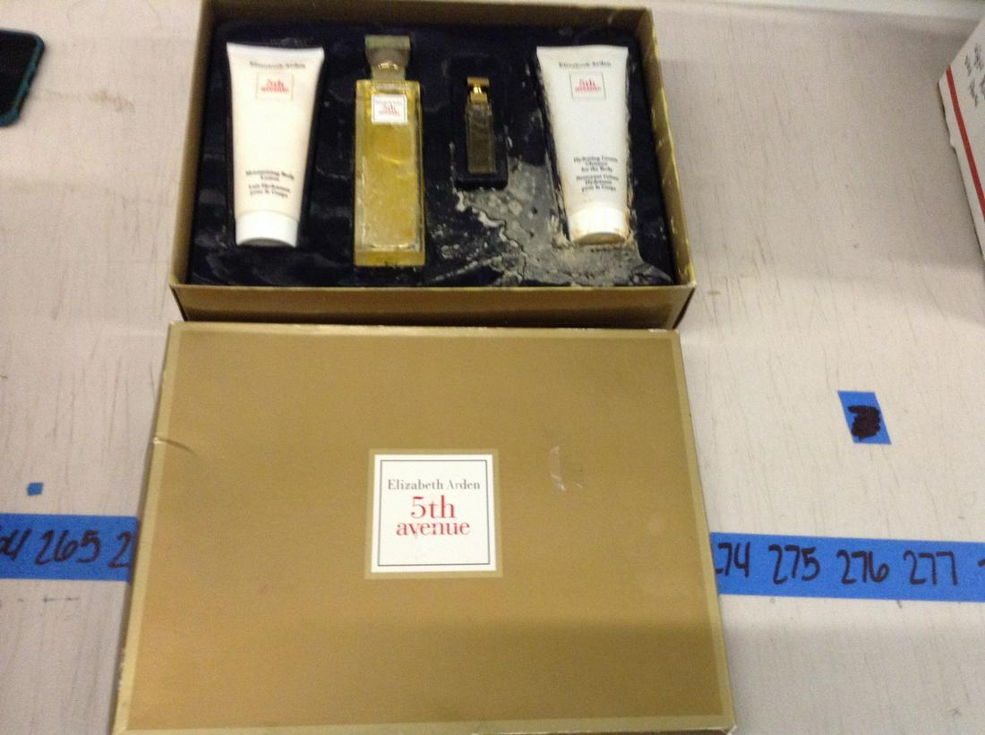 Elizabeth Arden perfume set: Elizabeth Arden perfume set