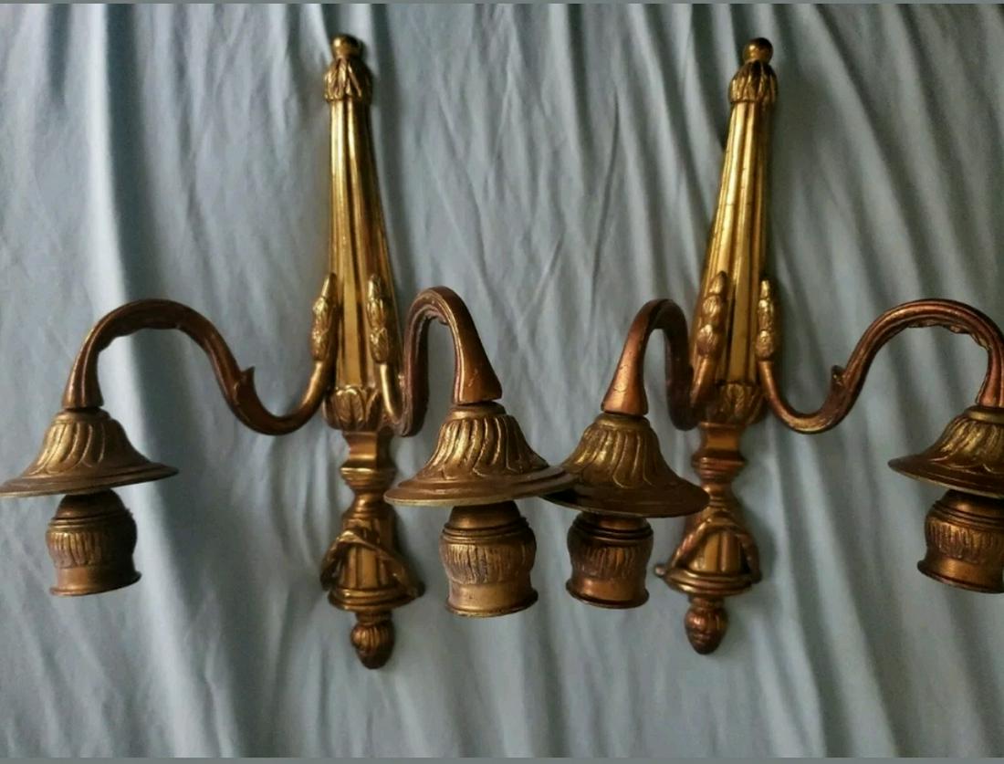 Vintage Collectible pair of Brass Wall Hanging Sconces: Vintage Collectible pair of Brass Wall Hanging Sconces
