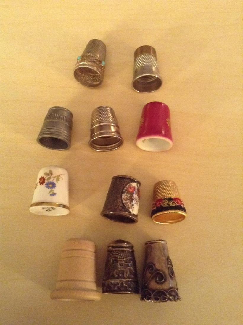 vintage collection of thimbles: vintage collection of thimbles