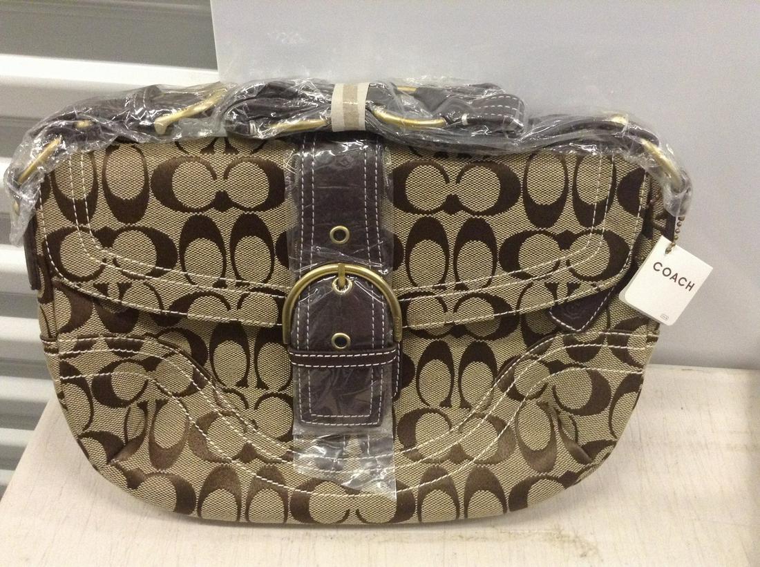 new with tag coach pocketbook (1 of 1)