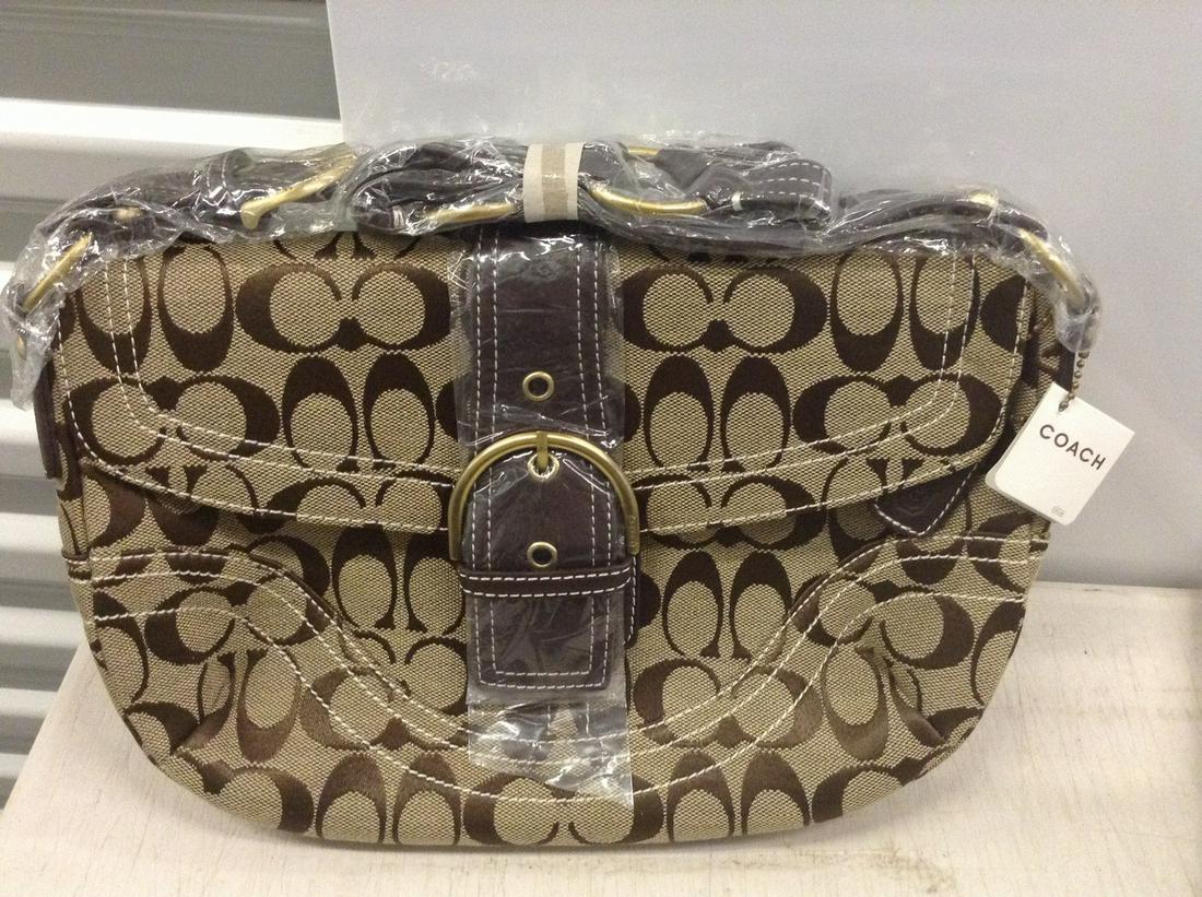 new with tag coach pocketbook (1 of 1)