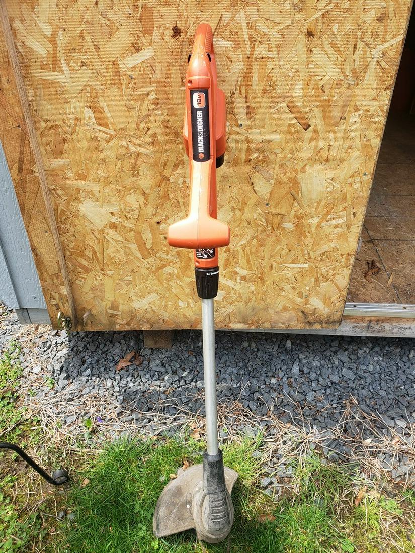 Black & Decker 16V Weed wacker: Black & Decker 16V Weed wacker