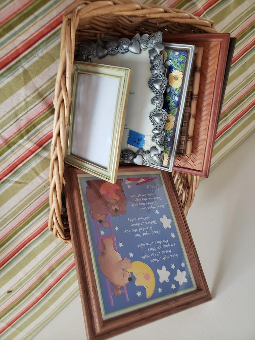 Lot of picture frames: Lot of picture frames