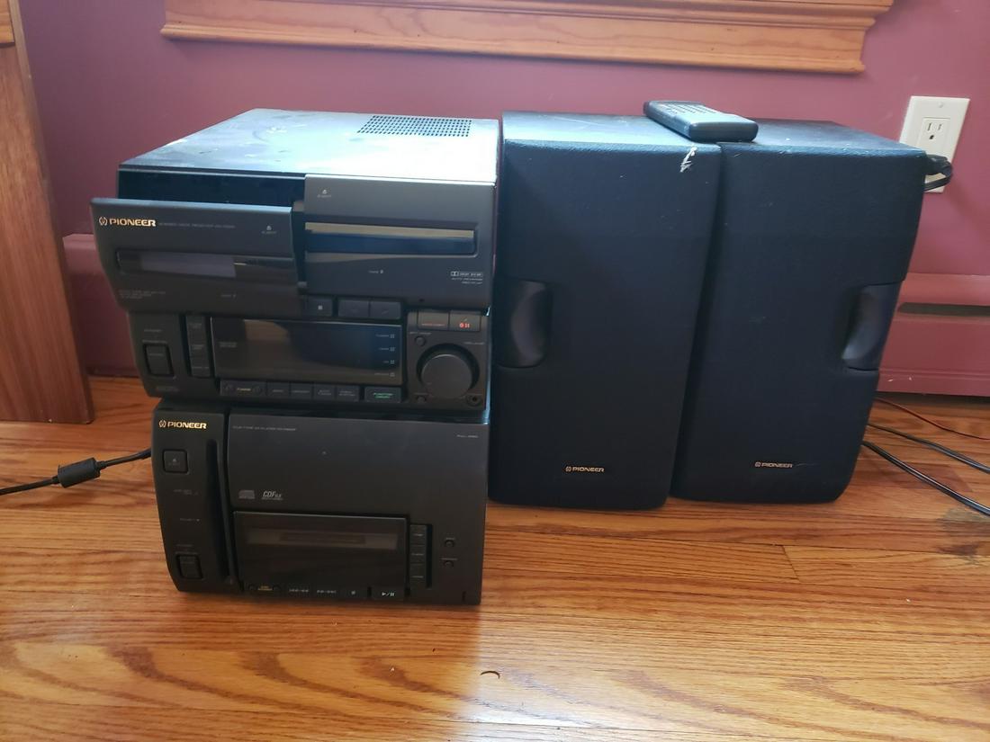 Pioneer Stereo and 6 CD changer: Pioneer Stereo and 6 CD changer