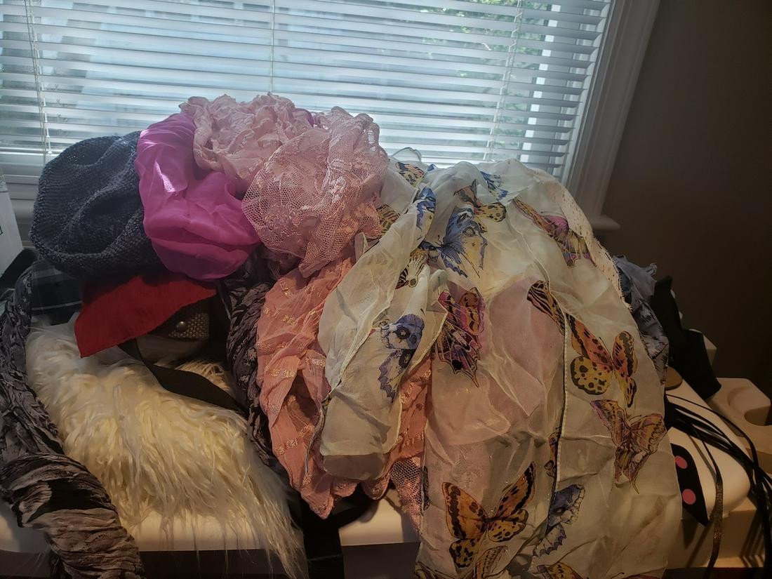 Large lot of scarves and belts: Large lot of scarves and belts