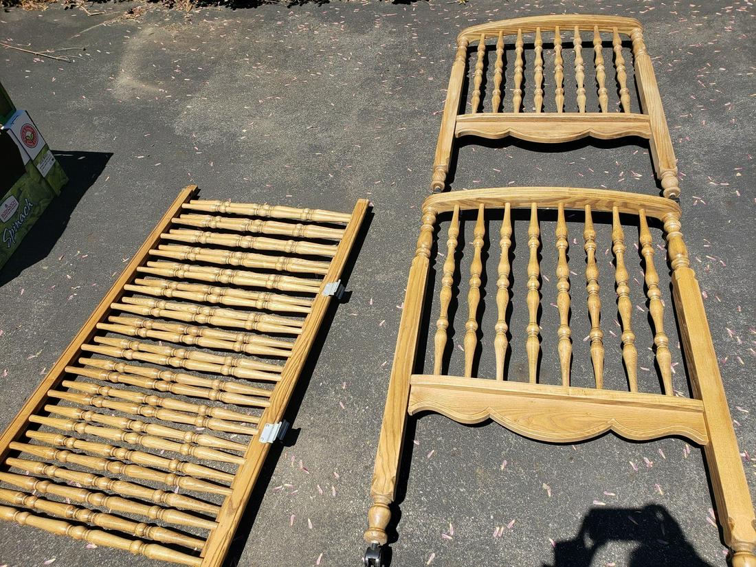 Solid Oak vintage crib: Solid Oak vintage crib - comes with metal frame and mattress - barely used