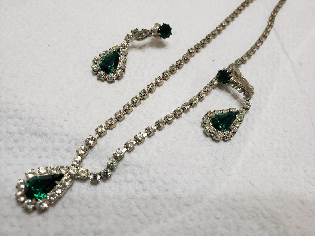 Beautiful costume necklace & earring set (1 of 1)