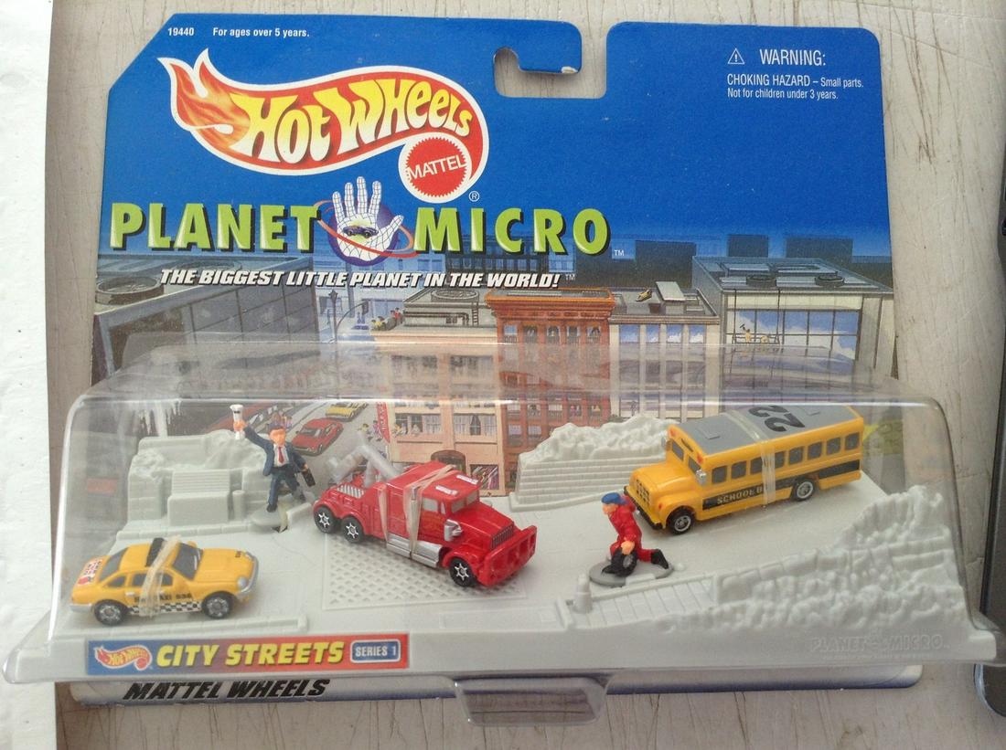 hot wheels planet micro city street new in package: hot wheels planet micro city street new in package