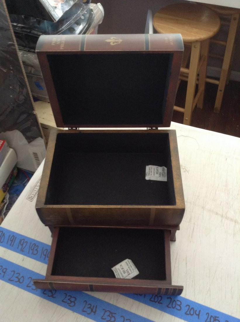 jewelry box shaped like a stack of books: jewelry box shaped like a stack of books