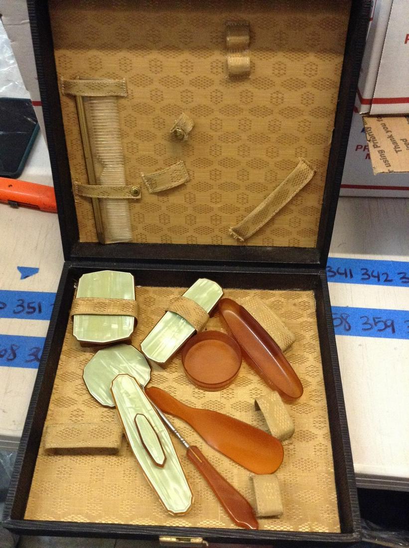 bake-a-lite vintage grooming set with case: bake-a-lite vintage grooming set with case