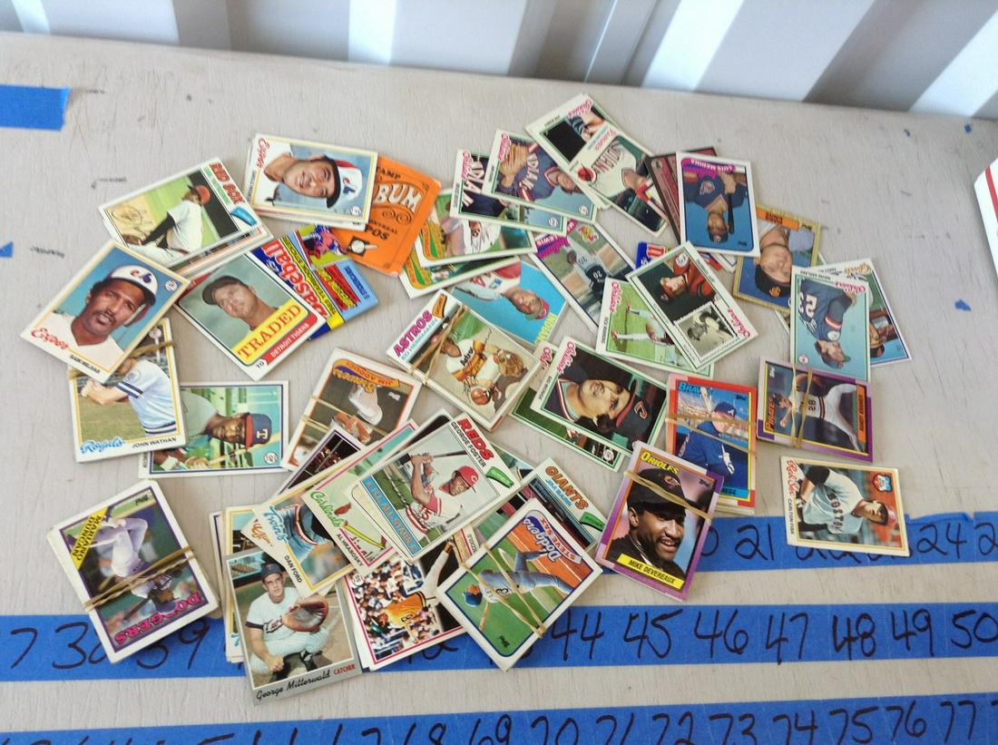 70's and 80's baseball card lot: 70's and 80's baseball card lot