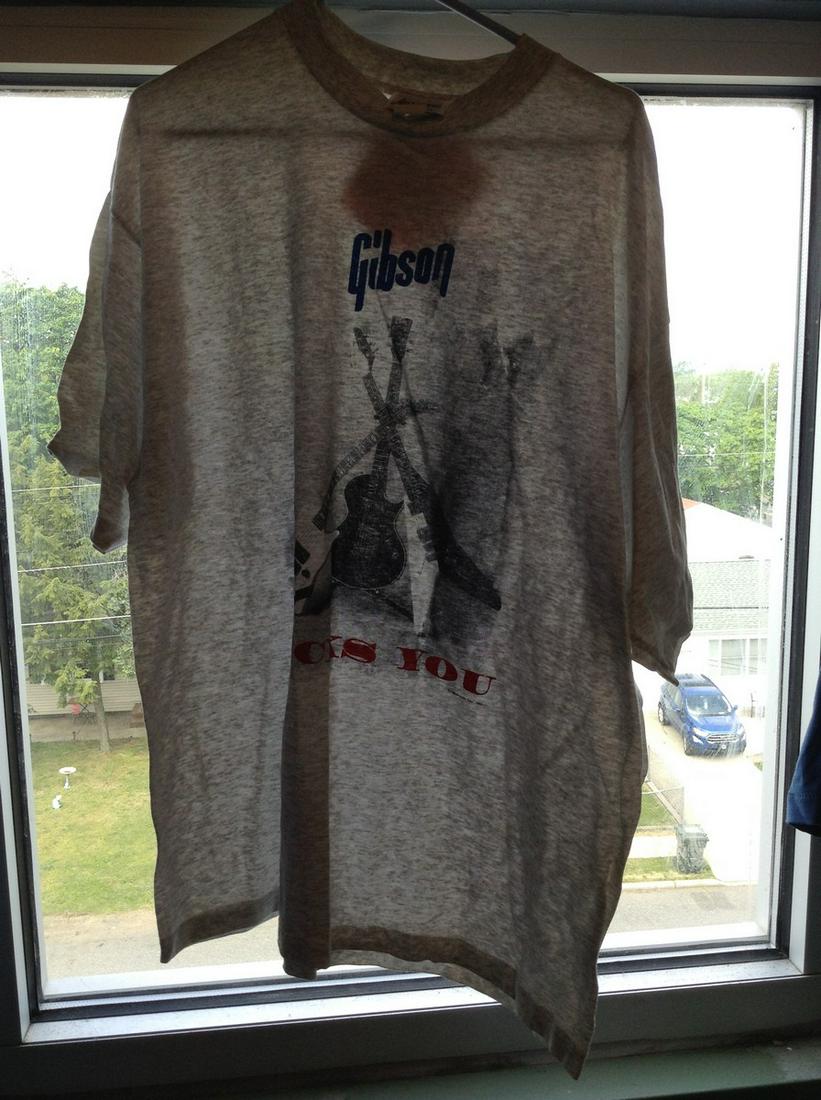Gibson t-shirt with tags size XL: Gibson t-shirt with tags size XL