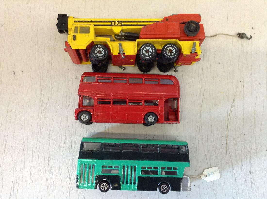 dinky buses and crane: dinky buses and crane