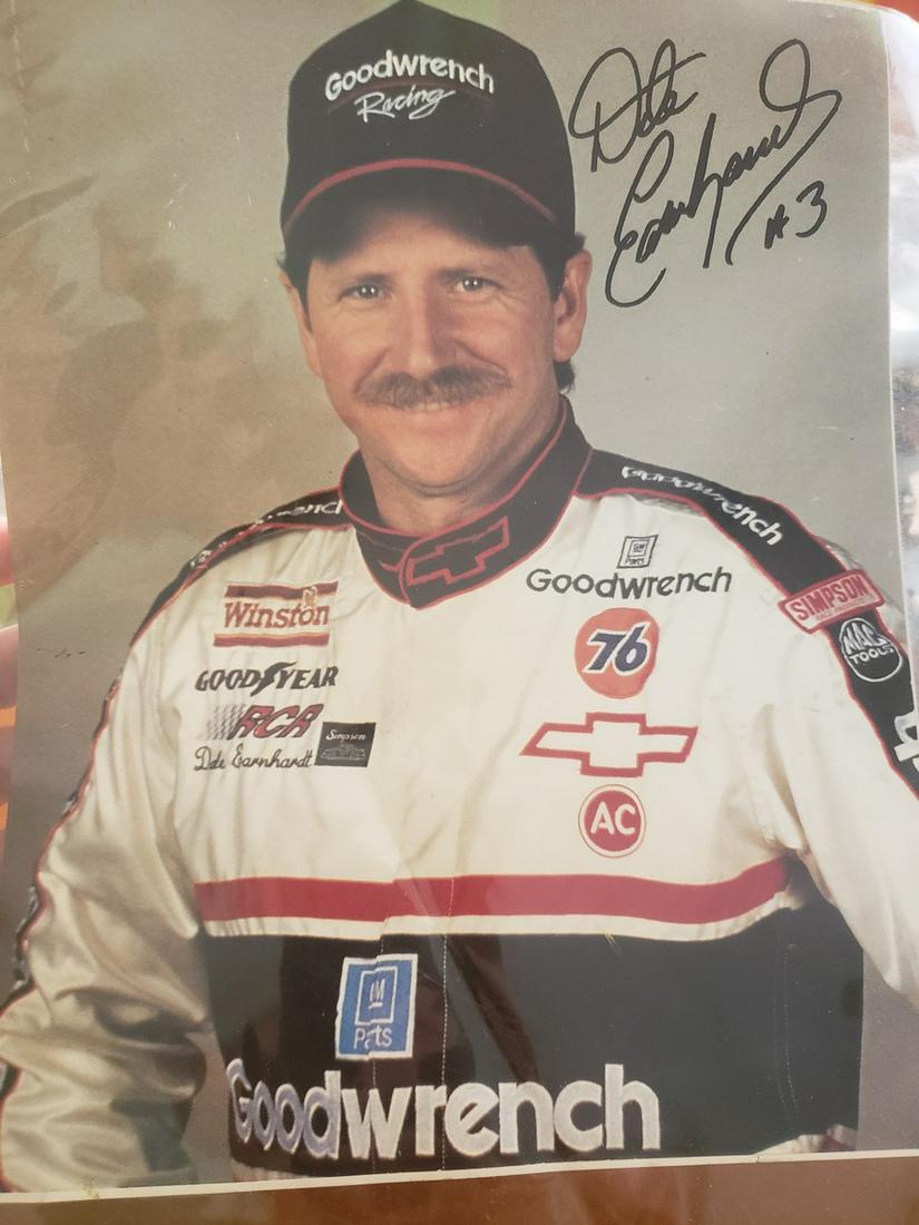 Signed 8x10 photo of Dale Earnhardt: Signed 8x10 photo of Dale Earnhardt no coa