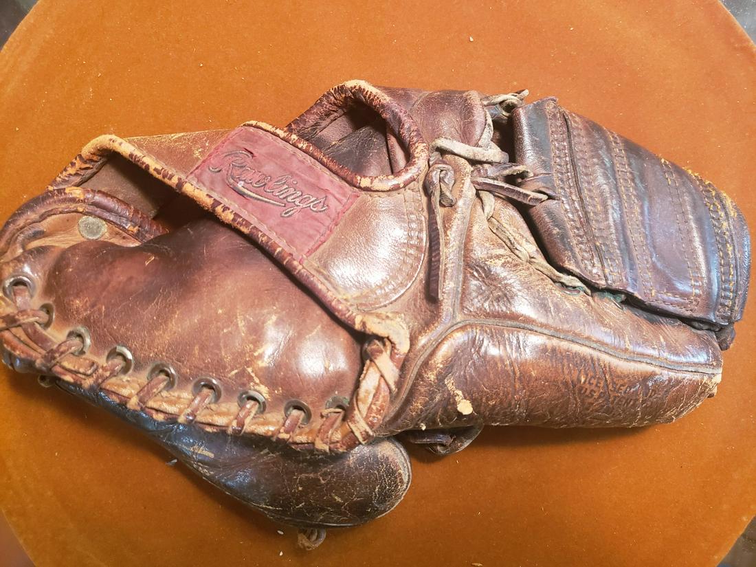 Vintage Rawlings glove: Vintage Rawlings glove