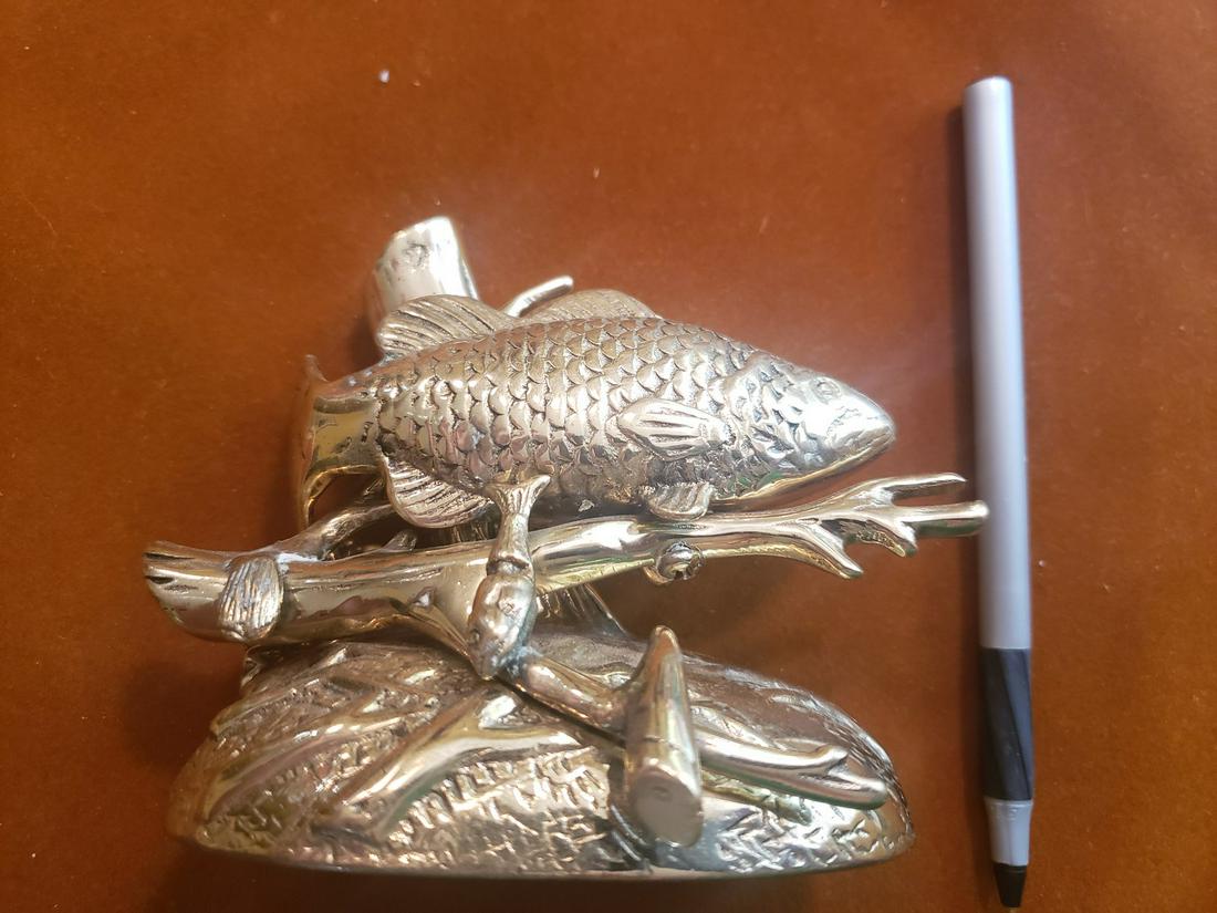 Brass fish sculpture (1 of 1)