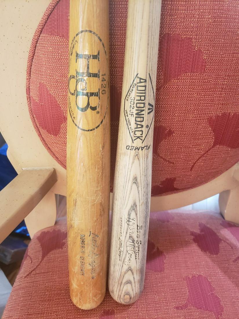 Two wooden bats Willie McCovey & Roberto Clemente: Two wooden bats Willie McCovey & Roberto Clemente both little league