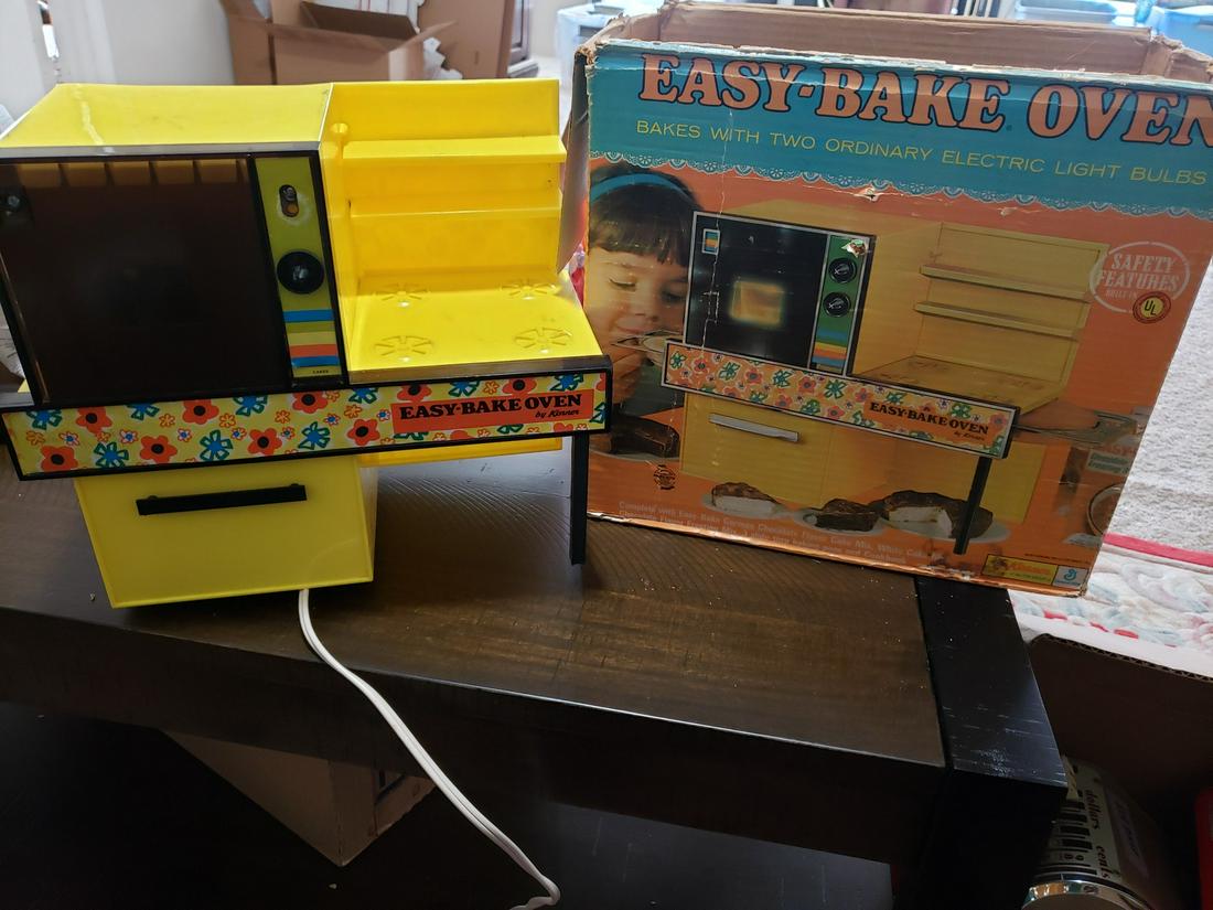 Vintage Easy Bake Oven still in box - works!: Vintage Easy Bake Oven still in box - works!