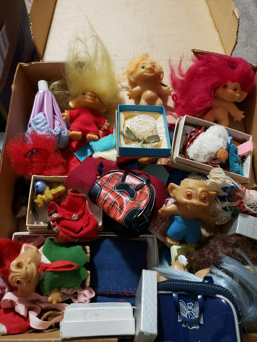 lot of vintage trolls from the 60s and doll clothes: lot of vintage trolls from the 60s and doll clothes