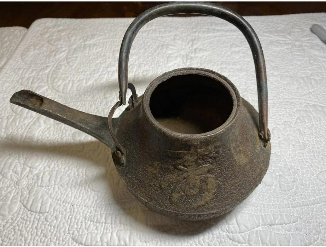 signed 17th century Japanese Cast iron tea pot: signed 17th century Japanese Cast iron tea pot
