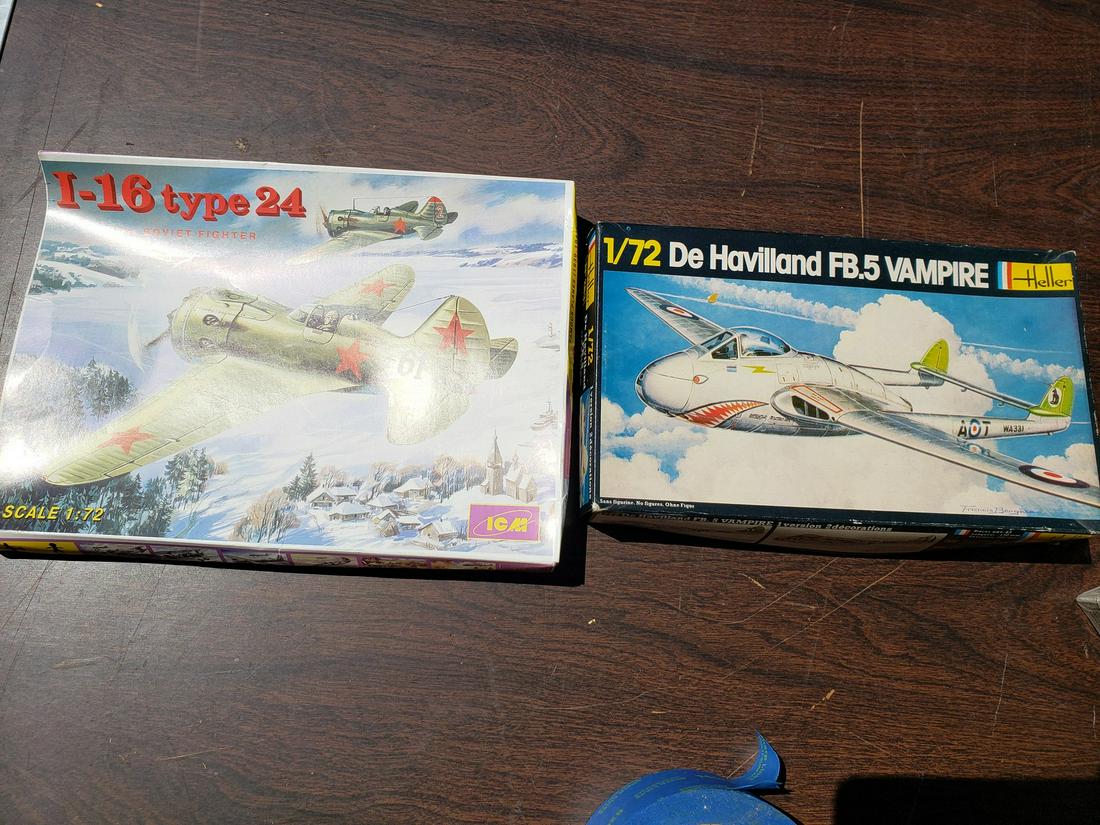 two vintage plane model kits: two vintage plane model kits 1/72 I-16 type 24 & 1/72 De Havilland FB.5 Vampire