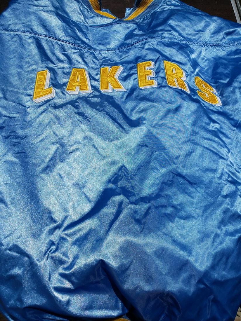 Vintage LA Lakers Hardwood Classics Jacket authentics: Vintage LA Lakers Hardwood Classics Jacket authentics by G-III & Carl Banks size XXL