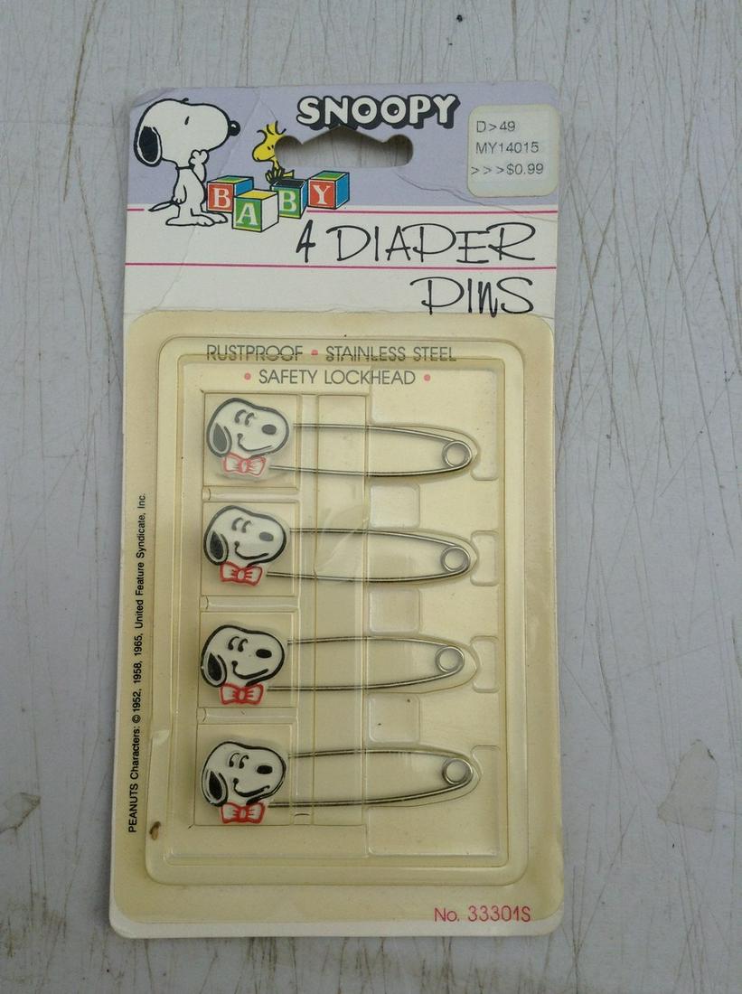 1965 snoopy diaper pins very rare sealed in the package: 1965 snoopy diaper pins very rare sealed in the package