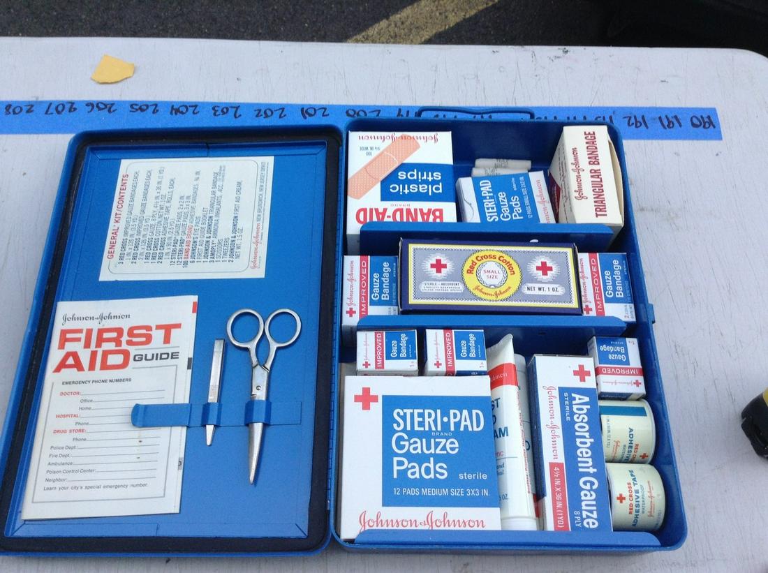 brand new Johnson and Johnson first aid kit (1 of 1)