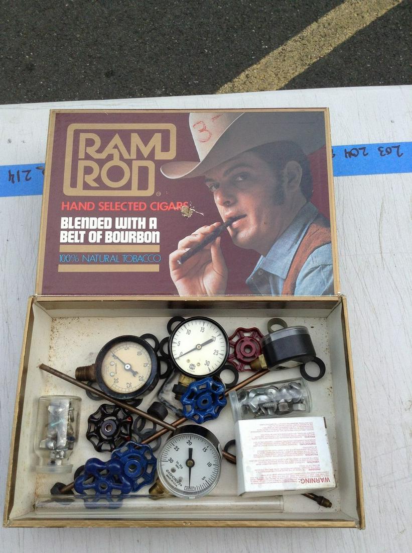 lot of vintage cigar box and pressure gauge steam punk: lot of vintage cigar box and pressure gauge steam punk