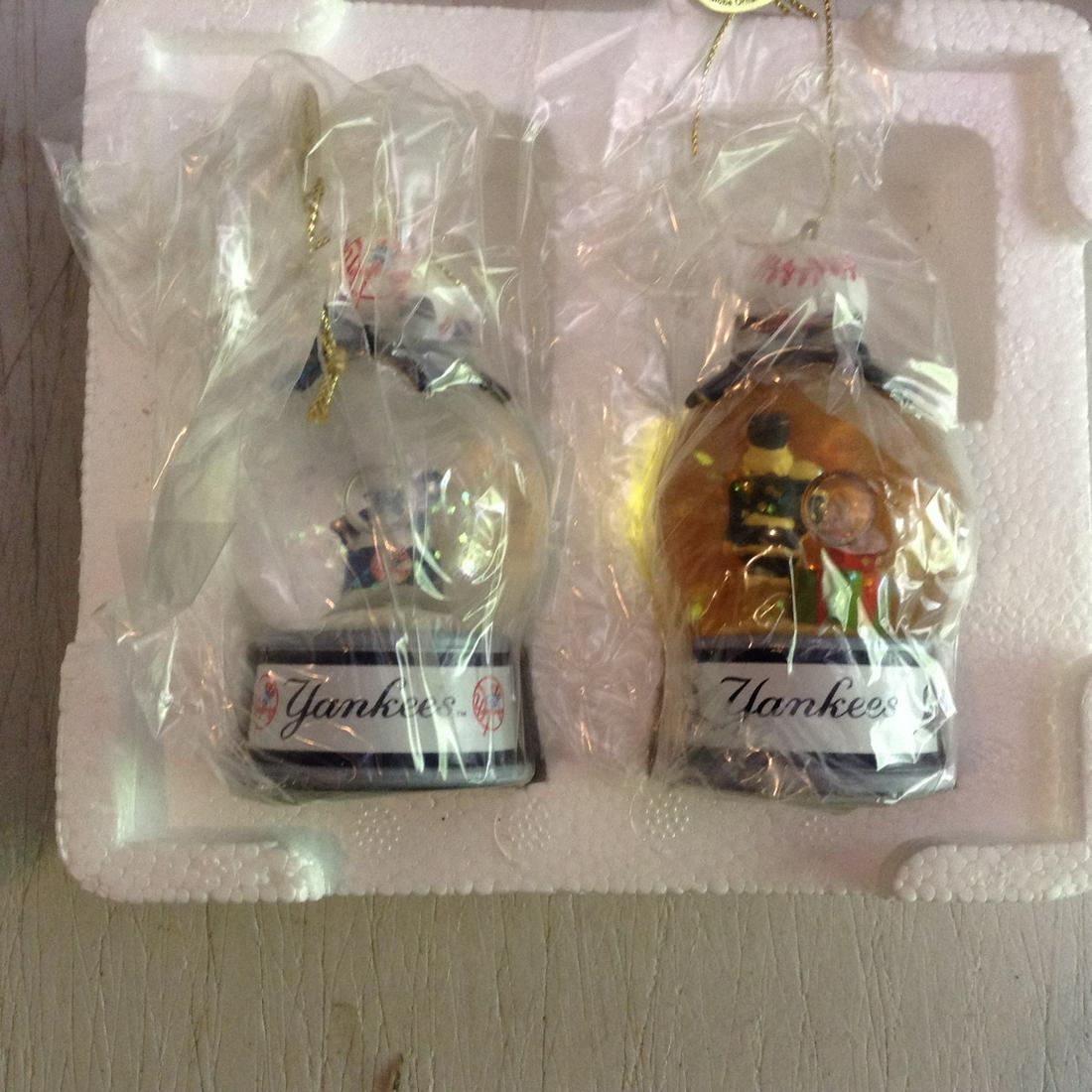 Danbury mint new York yankees snow globe ornaments (1 of 1)