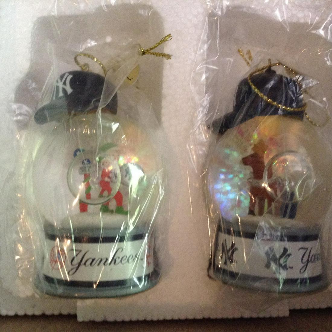 Danbury mint new York yankees snow globe ornaments (1 of 1)