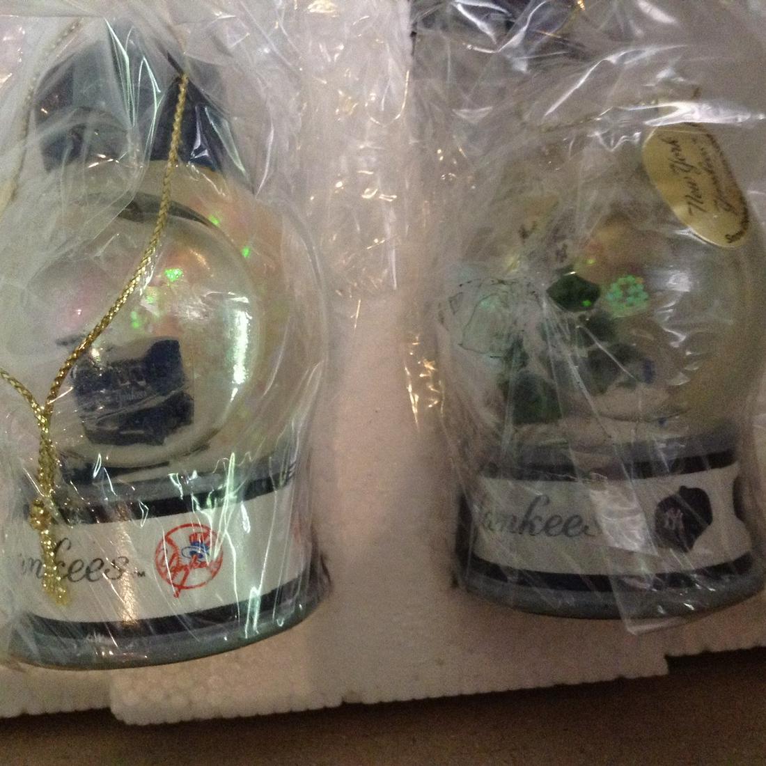 Danbury mint new York yankees snow globe ornaments (1 of 1)