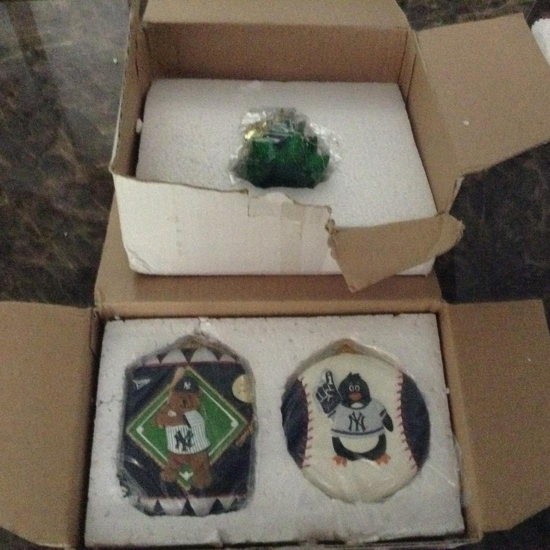 lot of two Danbury mint yankees and other Christmas (1 of 1)