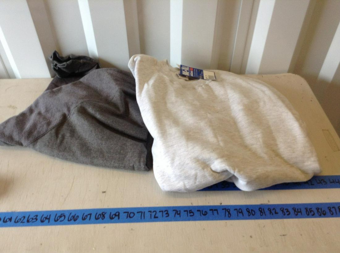 lot of new Hanes sweatshirts size XL with the tags: lot of new Hanes sweatshirts size XL with the tags