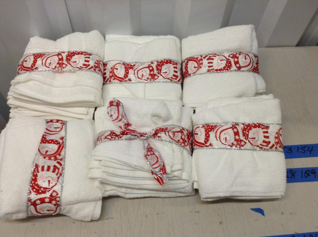 lot of 26 new white hand towels: lot of 26 new white hand towels