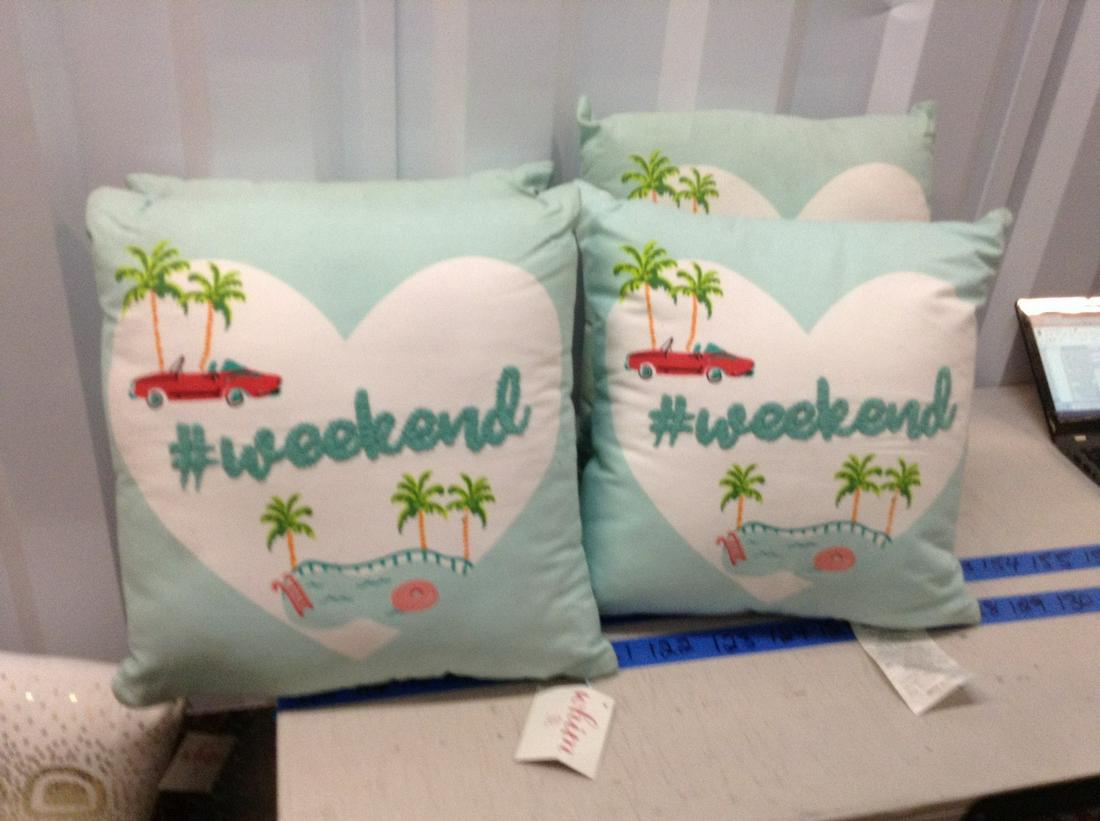 lot of four new throw pillows: lot of four new throw pillows