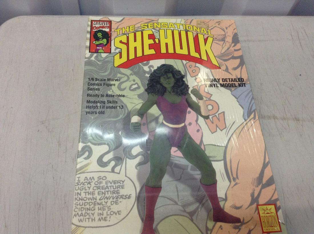 marvel comics she-hulk model kit: marvel comics she-hulk model kit