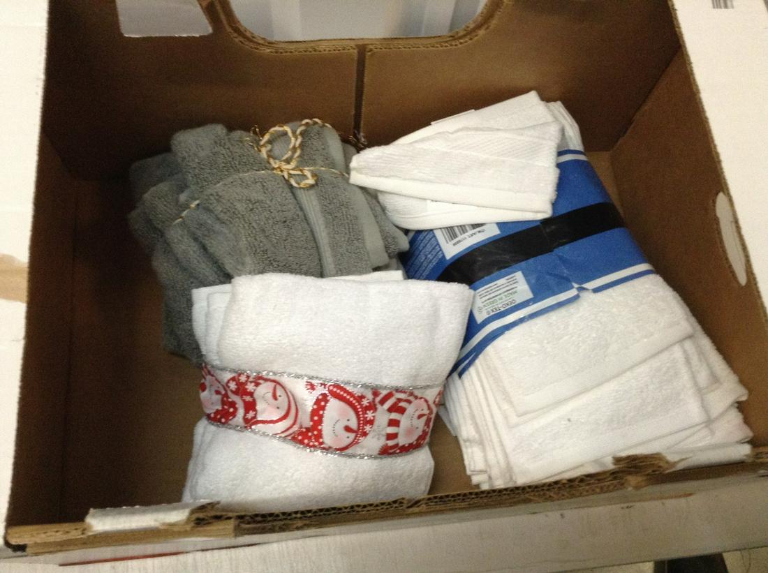 lot of dish towels and more new in package: lot of dish towels and more new in package