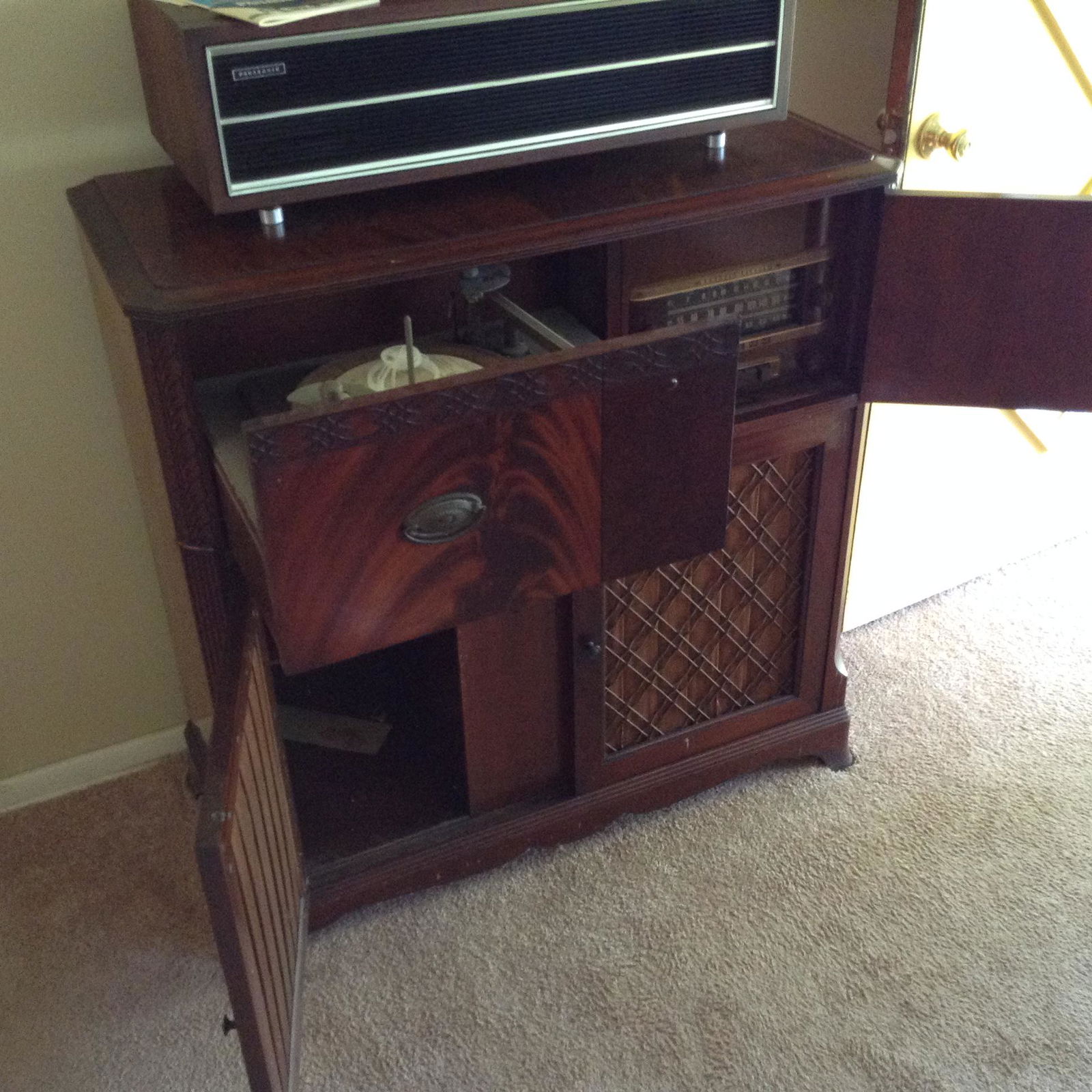 1940 general electric mahogany radio ensemble 287 37x36: 1940 general electric mahogany radio ensemble 287 37x36