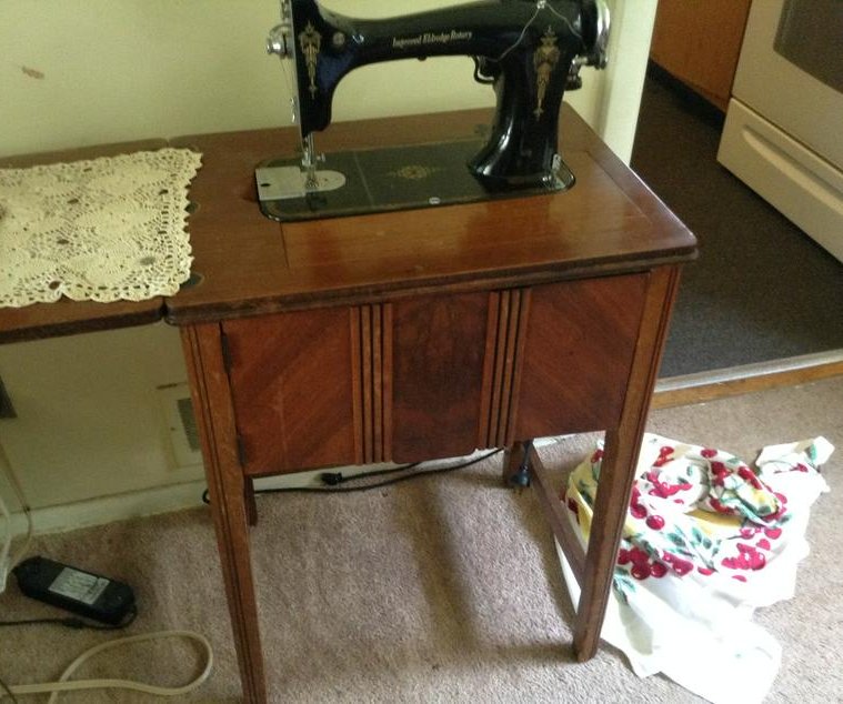 Eldredge sewing machine and cabinet: Eldredge sewing machine and cabinet